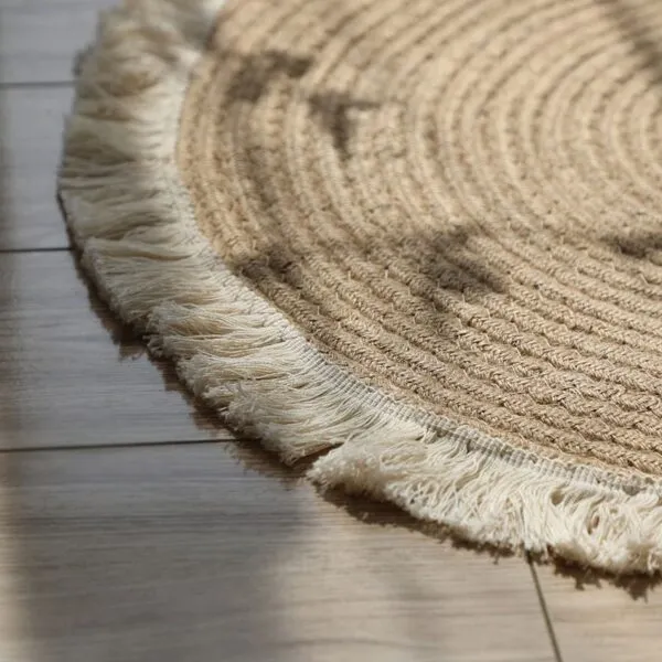 Runder Teppich aus Baumwolle und Leinen mit Pompon Runder Teppich aus Baumwolle und Leinen mit Pompon