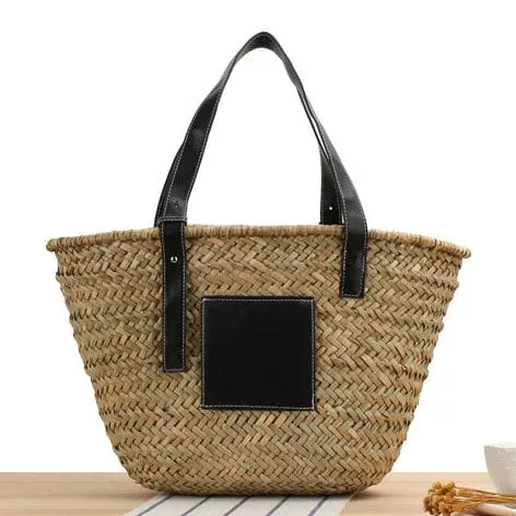 Strandtasche, die jedes Outfit aufwertet