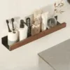 Schwebendes Wandregal aus Holz mit Aluminium Schwebendes Wandregal aus Holz mit Aluminium