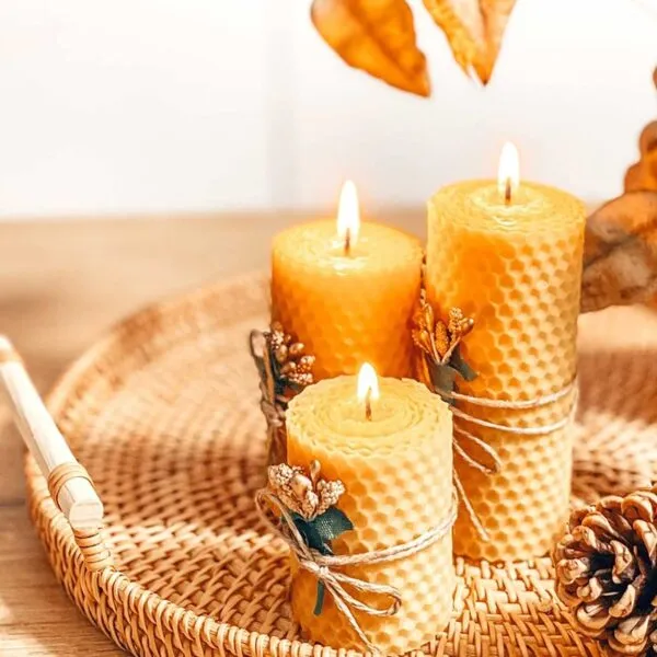 Serviertablett aus Rattan mit Holzgriffen