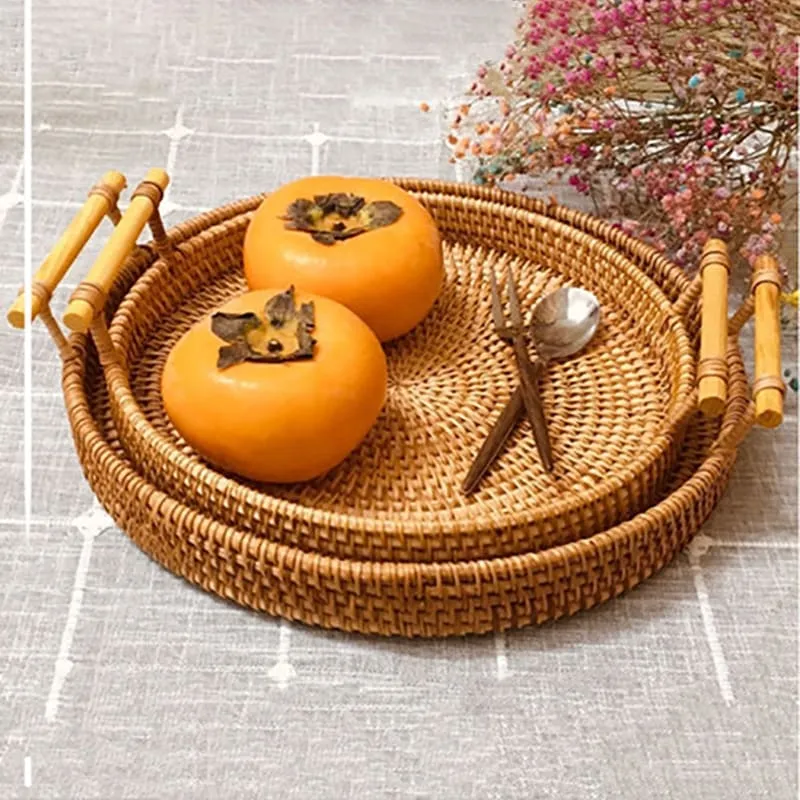 Rattan und Holz, handgefertigt mit Sorgfalt