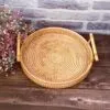 Serviertablett aus Rattan mit Holzgriffen Serviertablett aus Rattan mit Holzgriffen