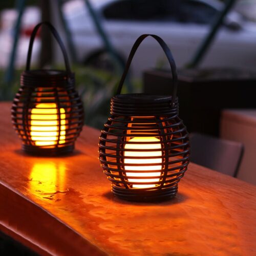 Solar-Hängeleuchte aus Rattan