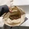 Strandtasche aus Naturstroh mit Beige-Details Strandtasche aus Naturstroh mit Beige-Details