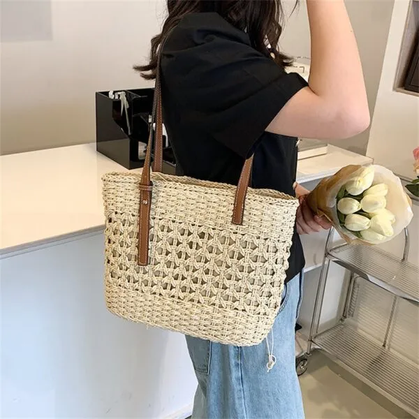 Strandtasche aus Naturstroh mit Beige-Details Strandtasche aus Naturstroh mit Beige-Details