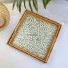 Tablett aus Rattan mit modernem Muster Tablett aus Rattan mit modernem Muster