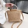 Tasche mit Holzgriff aus Rattan im Retro-Stil für Damen Tasche mit Holzgriff aus Rattan im Retro-Stil für Damen