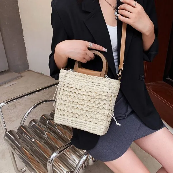 Tasche mit Holzgriff aus Rattan im Retro-Stil für Damen Tasche mit Holzgriff aus Rattan im Retro-Stil für Damen
