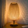 Tischlampe aus geflochtenem Rattan