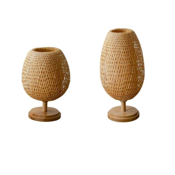 Tischlampe aus geflochtenem Rattan