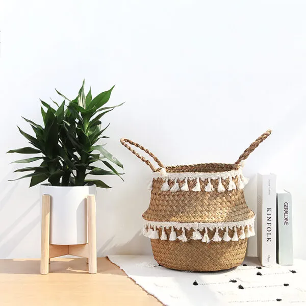 Übertopf aus Rattan mit Spitzenmuster im Nordik-Stil Übertopf aus Rattan mit Spitzenmuster im Nordik-Stil