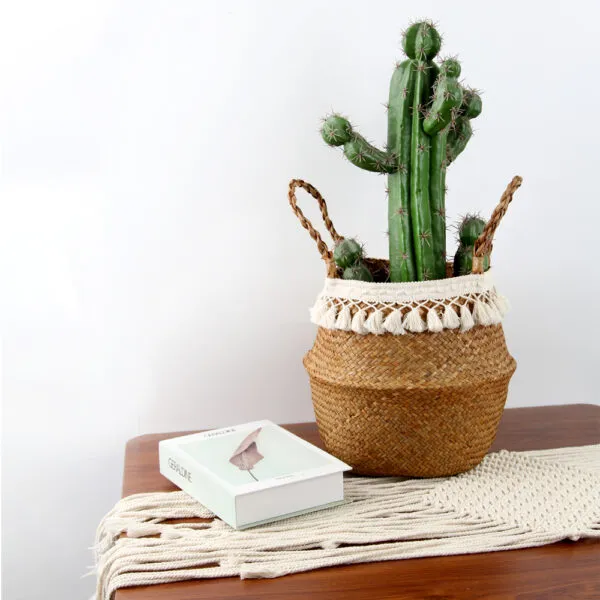 Übertopf aus Rattan mit Spitzenmuster im Nordik-Stil Übertopf aus Rattan mit Spitzenmuster im Nordik-Stil