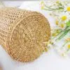 Vase aus Glas und Rattan Vase aus Glas und Rattan