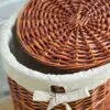 Wäschekorb aus dunklem Rattan Wäschekorb aus dunklem Rattan