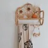 Wandgarderobe mit Ablage aus Naturrattan Wandgarderobe mit Ablage aus Naturrattan