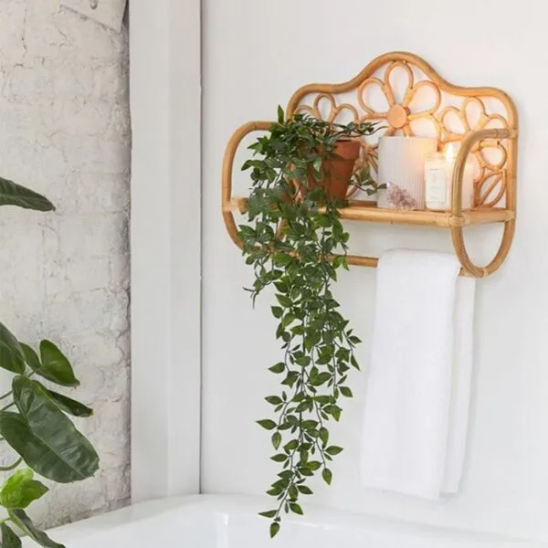 Wandgarderobe mit Ablage aus Naturrattan Wandgarderobe mit Ablage aus Naturrattan