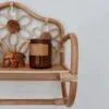 Wandgarderobe mit Ablage aus Naturrattan Wandgarderobe mit Ablage aus Naturrattan