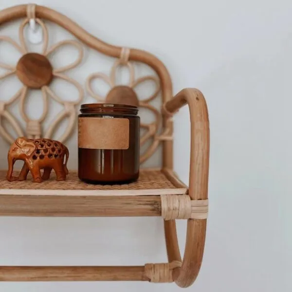 Wandgarderobe mit Ablage aus Naturrattan Wandgarderobe mit Ablage aus Naturrattan