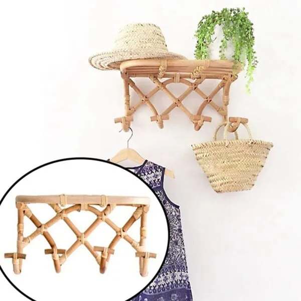 Wandgarderobe mit Ablage aus Rattan Wandgarderobe mit Ablage aus Rattan