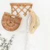 Wandgarderobe mit Ablage aus Rattan Wandgarderobe mit Ablage aus Rattan