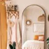 Wandgarderobe mit Ablage aus Rattan Wandgarderobe mit Ablage aus Rattan