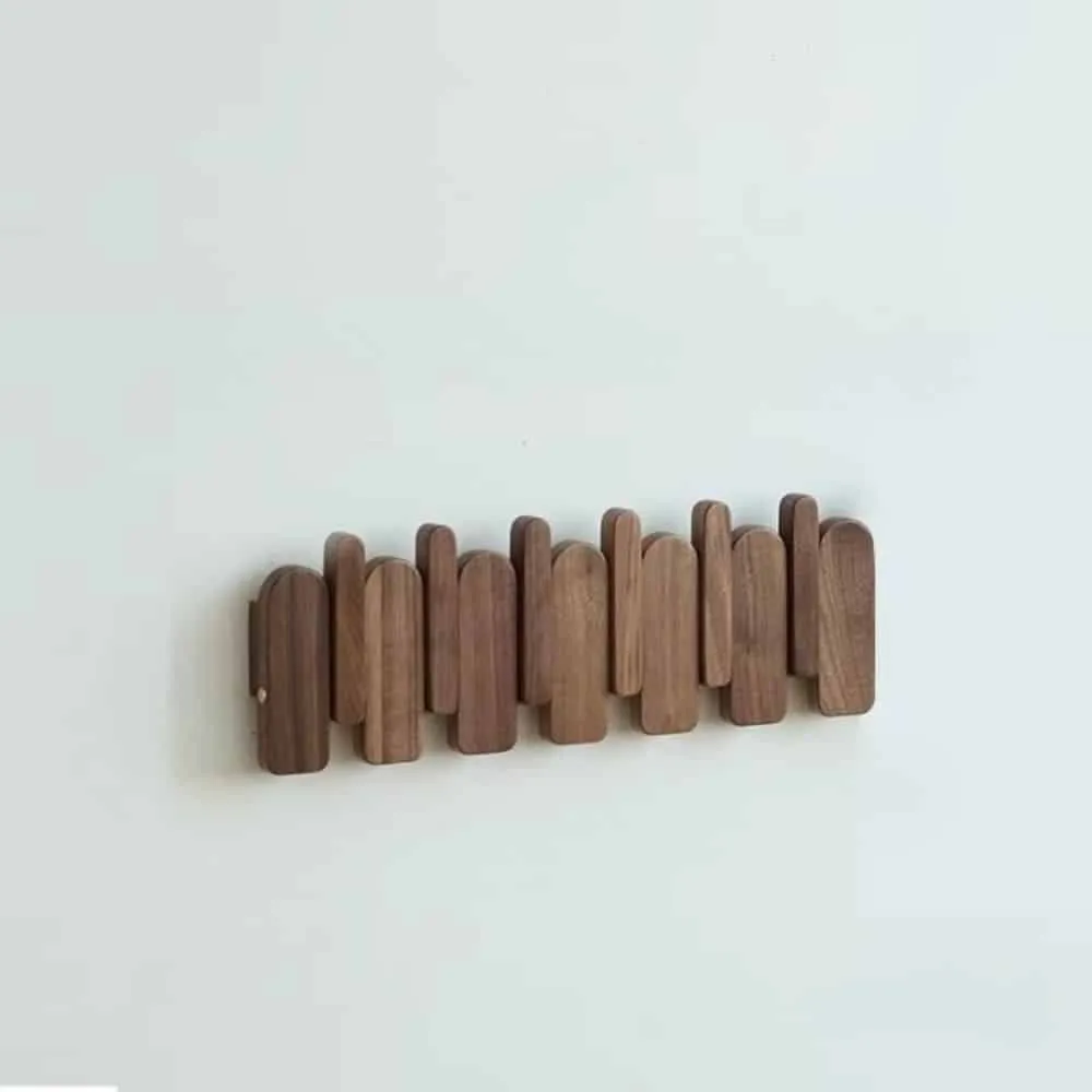 Ordnung und Wärme an der Wand