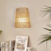 Wandlampe aus Rattan handgefertigt