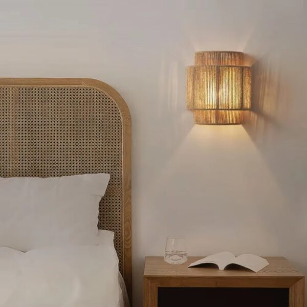 Wandlampe aus Rattan im japanischen Design Wandlampe aus Rattan im japanischen Design