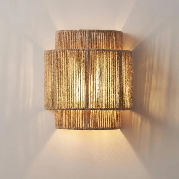 Wandlampe aus Rattan im japanischen Design Wandlampe aus Rattan im japanischen Design