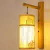 Wandlampe aus Rattan mit zylindrischem Design und asiatischen Mustern