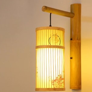 Wandlampe aus Rattan mit zylindrischem Design und asiatischen Mustern