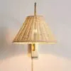 Wandleuchte aus Rattan im Landhausstil Wandleuchte aus Rattan im Landhausstil