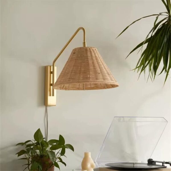 Wandleuchte aus Rattan im Landhausstil Wandleuchte aus Rattan im Landhausstil