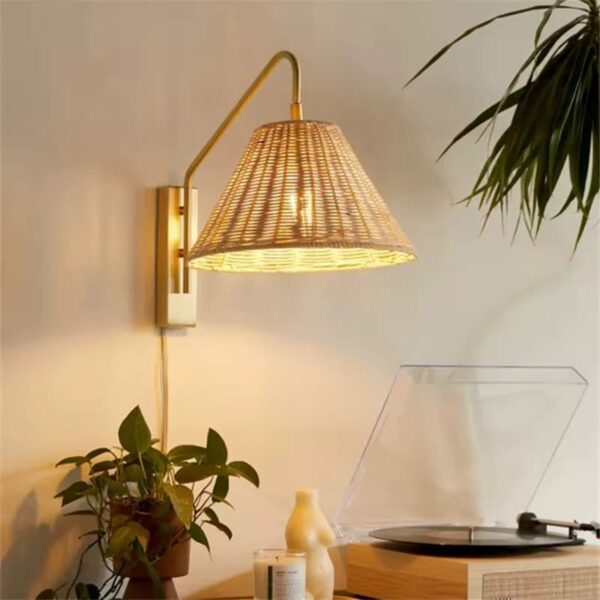 Wandleuchte aus Rattan im Landhausstil Wandleuchte aus Rattan im Landhausstil