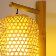 Wandleuchte aus Rattan im Laternenstil