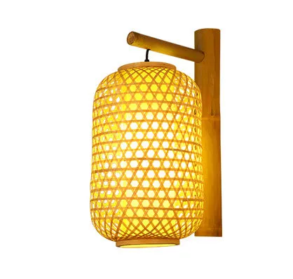 Wandleuchte aus Rattan im Laternenstil Wandleuchte aus Rattan im Laternenstil