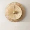 Wandleuchte aus Rattan mit Blütendesign