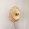 Wandleuchte aus Rattan mit Blütendesign