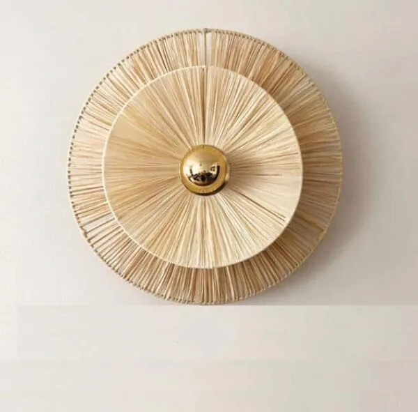 Wandleuchte aus Rattan mit Blütendesign