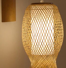 Wandleuchte aus Rattan mit Fransen
