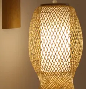 Wandleuchte aus Rattan mit Fransen