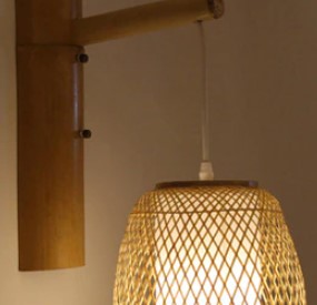 Wandleuchte aus Rattan mit Fransen