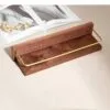 Wandregal aus Holz und Metall
