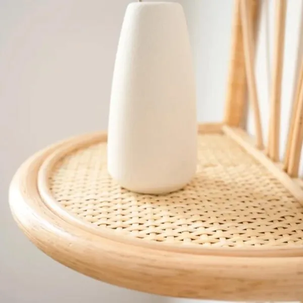 Wandregal aus Rattan im Landhausstil Wandregal aus Rattan im Landhausstil