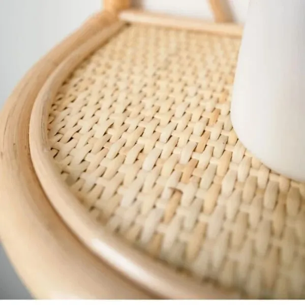 Wandregal aus Rattan im Landhausstil Wandregal aus Rattan im Landhausstil