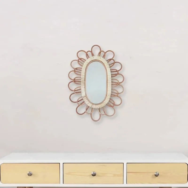 Im Flur, im Schlafzimmer, über der Kommode