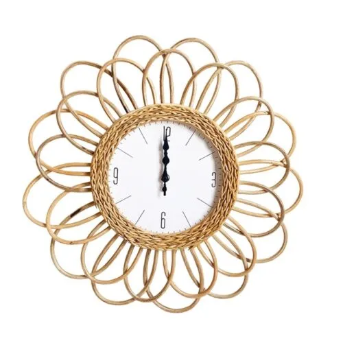 Wanduhr mit Doppelrosette aus Rattan Wanduhr mit Doppelrosette aus Rattan
