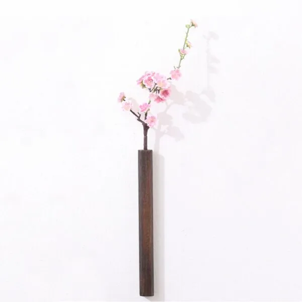 Wandvase aus dunklem Holz Wandvase aus dunklem Holz