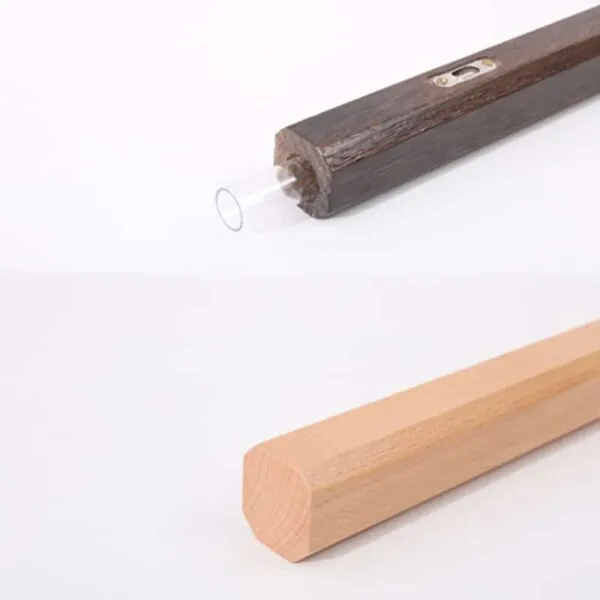 Wandvase aus dunklem Holz Wandvase aus dunklem Holz
