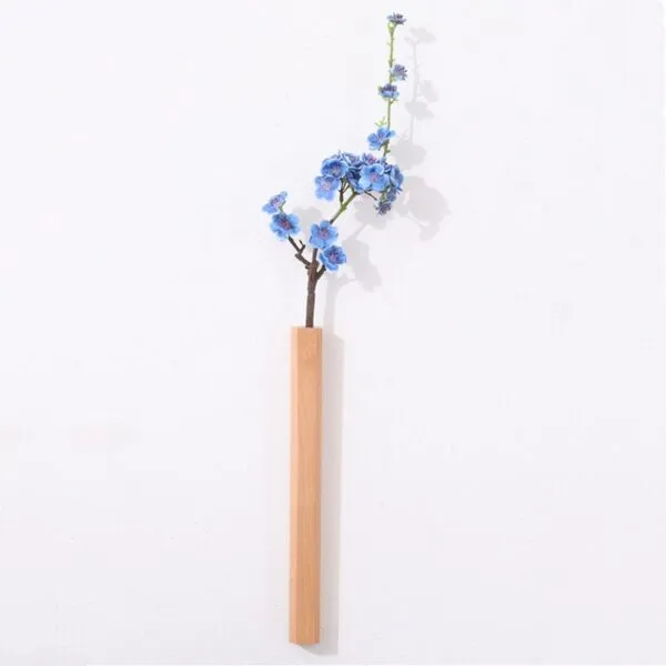 Wandvase aus hellem Holz Wandvase aus hellem Holz